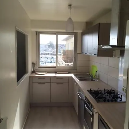 3 Pieces Avec Vue Sur Et Port *