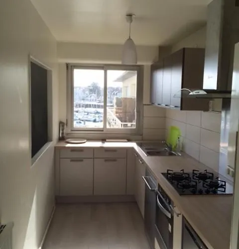 3 Pieces Avec Vue Sur Et Port *